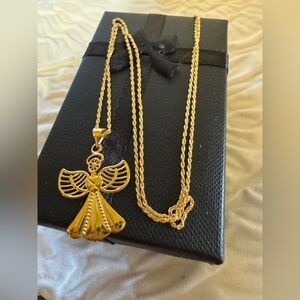 18k SAUDI LIGHT WEIGHT Elegant Gold Angel Pendant Necklace 18”
